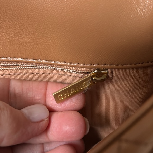 Chanel 19 caramel bag - Picture 15 of 16